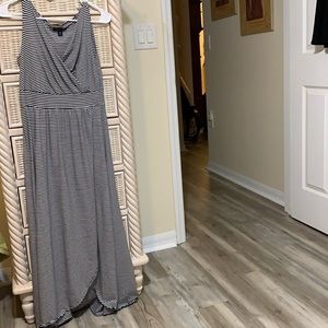 LANDS’END Maxi dress, Size XS black and white stripes. Polyester fabric,